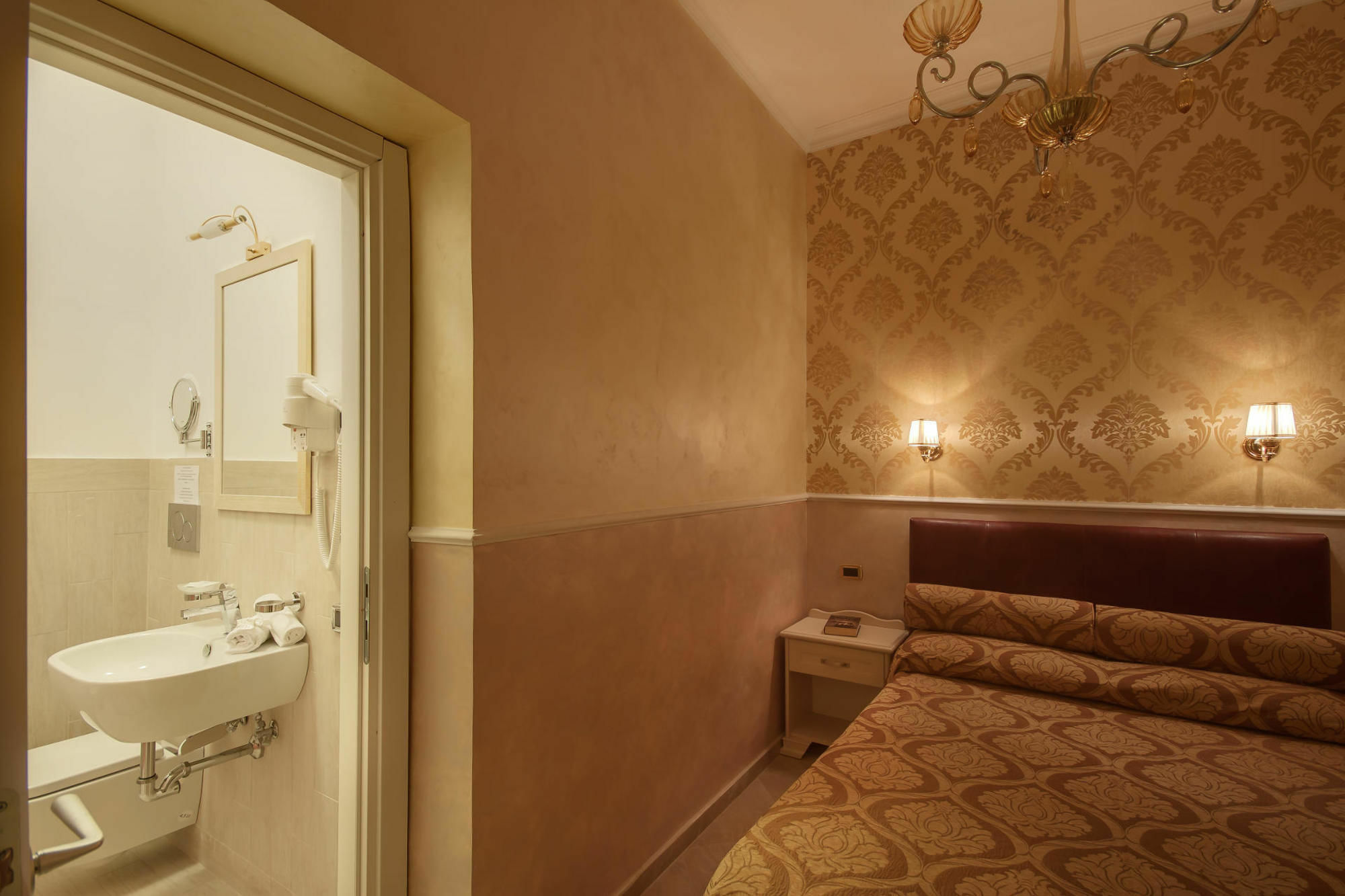 Quality In Rome Hotel Exterior photo